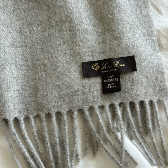 Loro Piana Womens 100% Cashmere Large "Unita" Scarf light grey - Picture 4 of 9